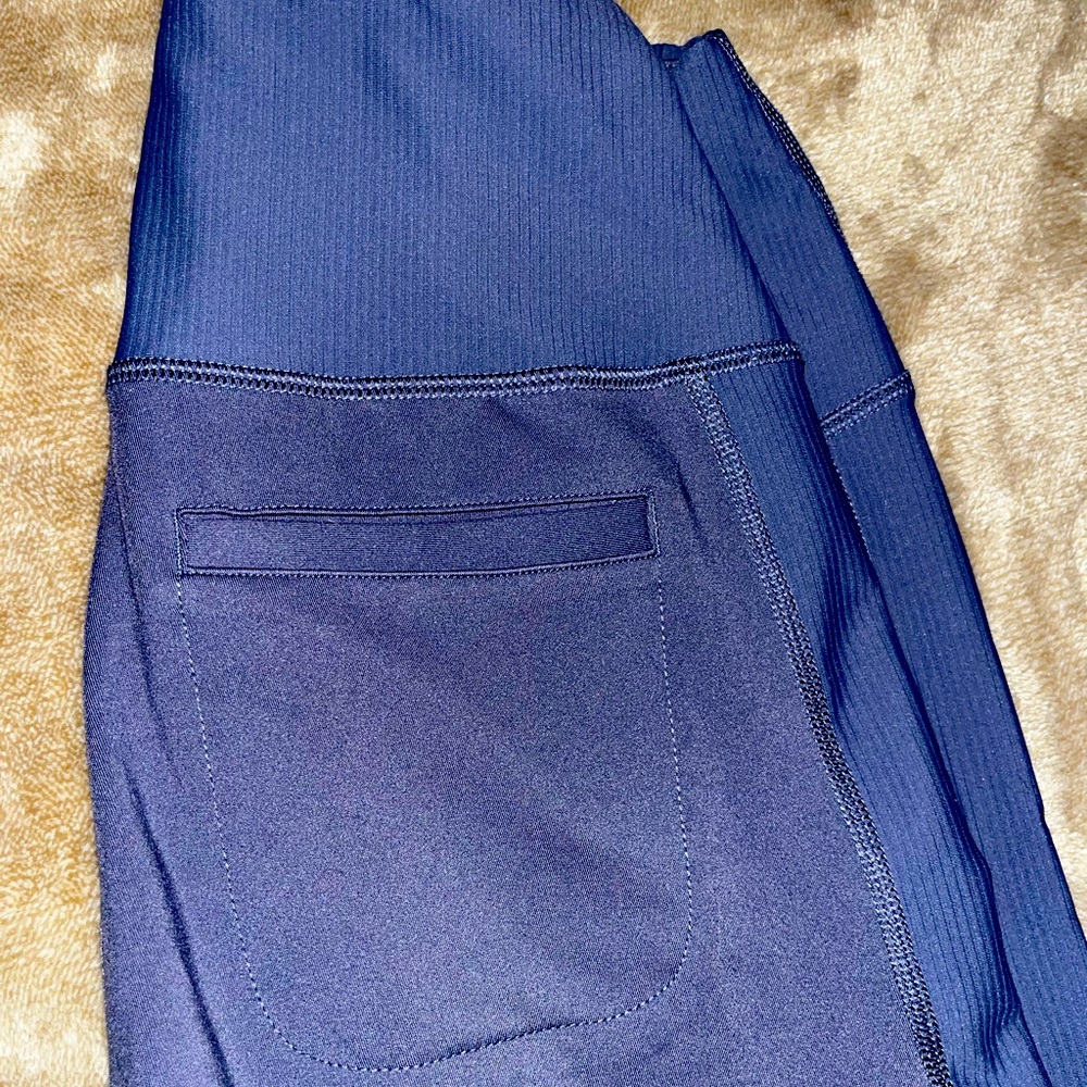 Yoga pants, back pocket only